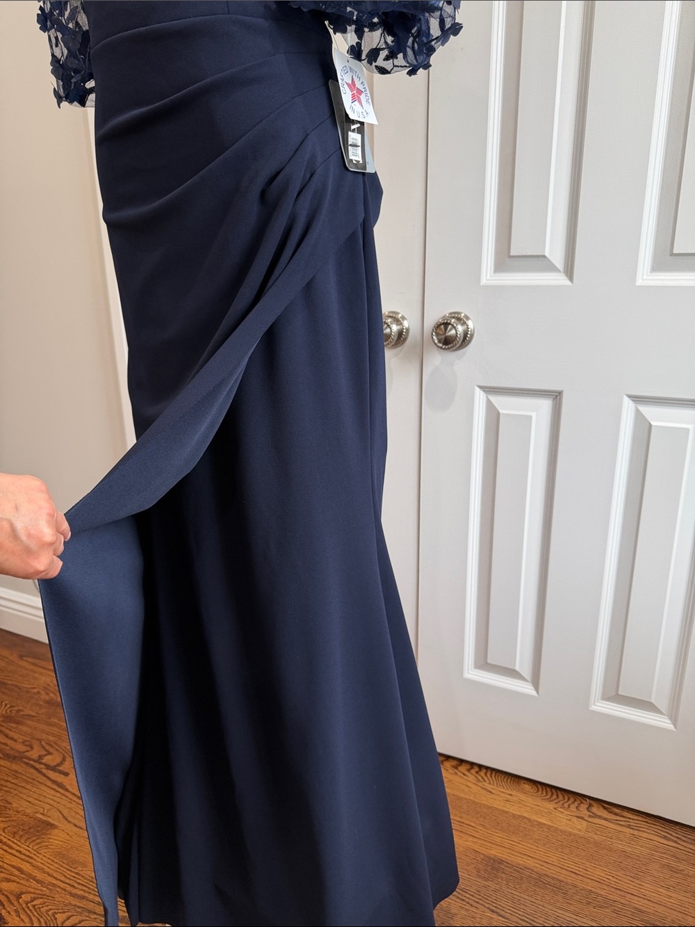 NWT XSCAPE Off-Shoulder Navy Evening Gown Floral Lace Sleeves Size 12 - Picture 7 of 14